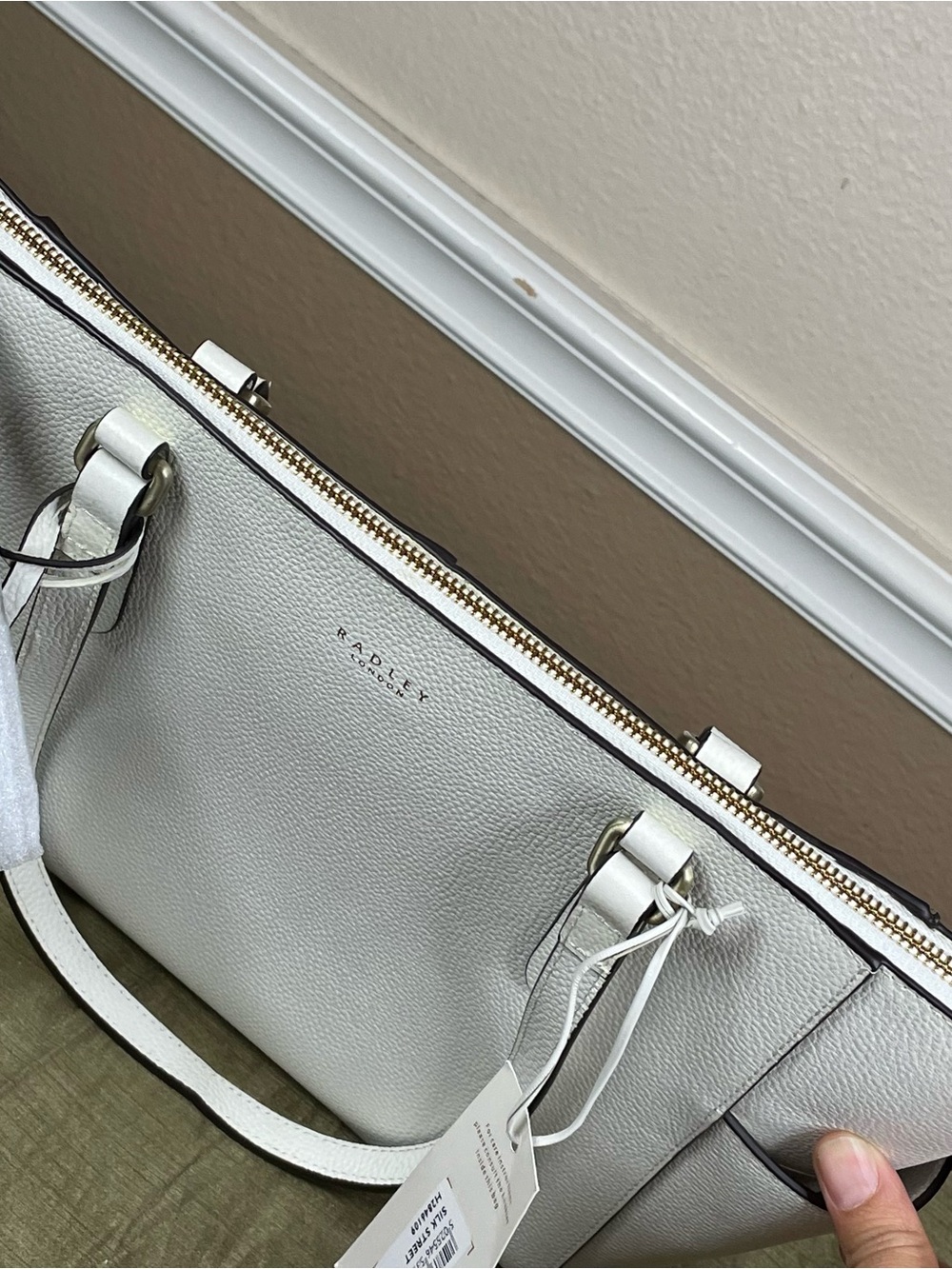 RADLEY London Silk Street Ziptop Shoulder White Handbag New with Tags - Picture 6 of 12